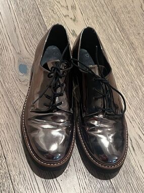 Stuart Weitzman Gunmetal Metallic Lace-Up Oxfords